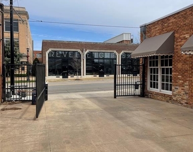 210 Nw 10th Street - Photo Thumbnail 3