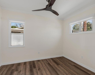 6131 Ranchito Avenue - Photo Thumbnail 9