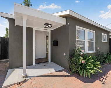 6131 Ranchito Avenue - Photo Thumbnail 10