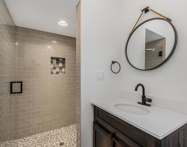 6131 Ranchito Avenue - Photo Thumbnail 7