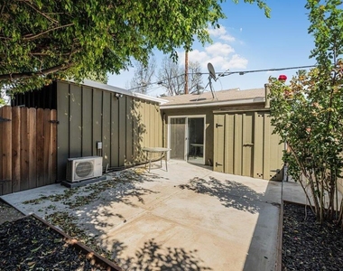 6131 Ranchito Avenue - Photo Thumbnail 11