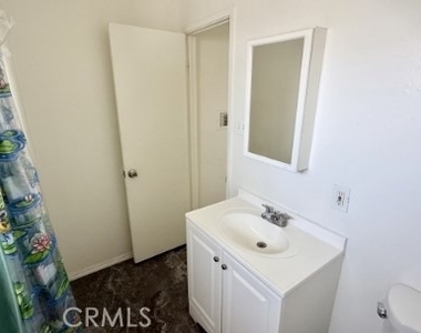24460 Myers Ave - Photo Thumbnail 12