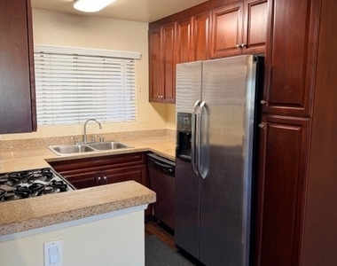 5545 Canoga Avenue - Photo Thumbnail 6