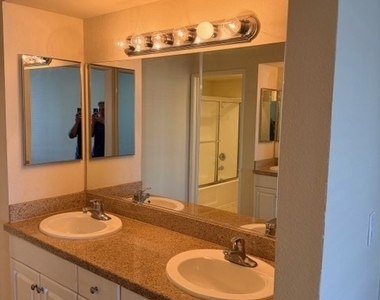 5545 Canoga Avenue - Photo Thumbnail 13