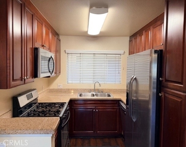 5545 Canoga Avenue - Photo Thumbnail 9