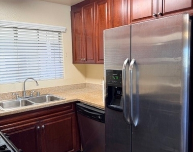 5545 Canoga Avenue - Photo Thumbnail 8