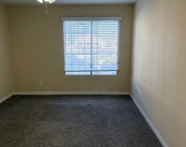 5545 Canoga Avenue - Photo Thumbnail 10