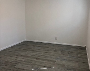 409 California Street - Photo Thumbnail 10