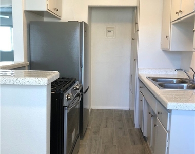 409 California Street - Photo Thumbnail 5