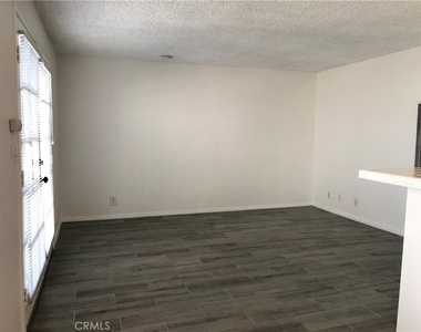 409 California Street - Photo Thumbnail 2