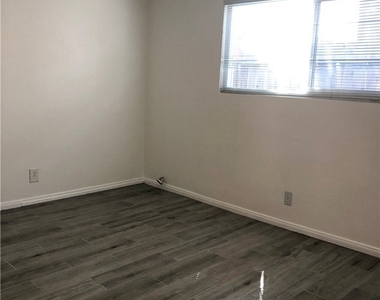 409 California Street - Photo Thumbnail 9