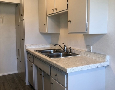 409 California Street - Photo Thumbnail 8