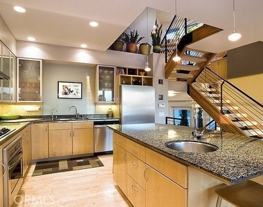 326 Loma Terrace - Photo Thumbnail 12