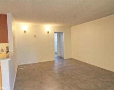 807 E Cottonwood Road - Photo Thumbnail 2