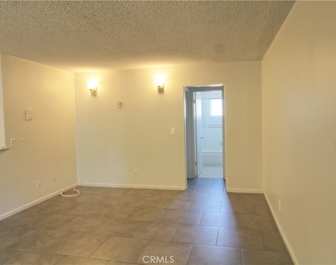 807 E Cottonwood Road - Photo Thumbnail 3