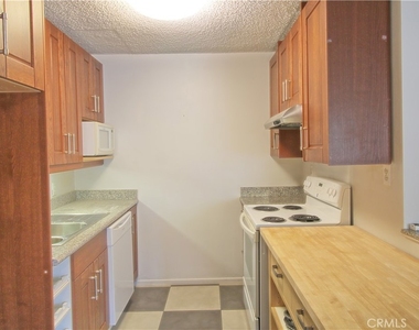 807 E Cottonwood Road - Photo Thumbnail 5