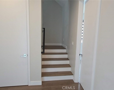 319 S Serrano - Photo Thumbnail 2