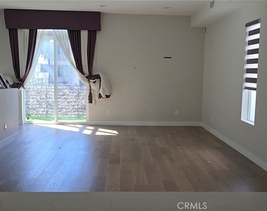 319 S Serrano - Photo Thumbnail 5