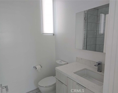 319 S Serrano - Photo Thumbnail 4