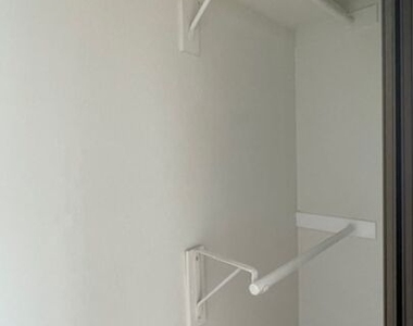 4826 Rosewood Avenue - Photo Thumbnail 16