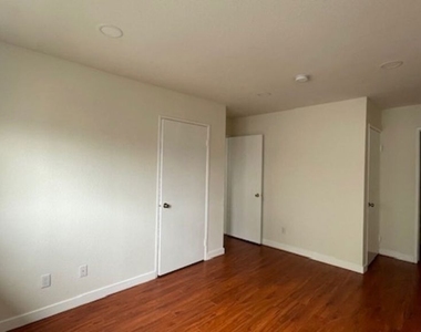 4826 Rosewood Avenue - Photo Thumbnail 18