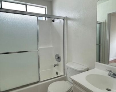 4826 Rosewood Avenue - Photo Thumbnail 12