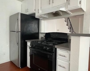 4826 Rosewood Avenue - Photo Thumbnail 9