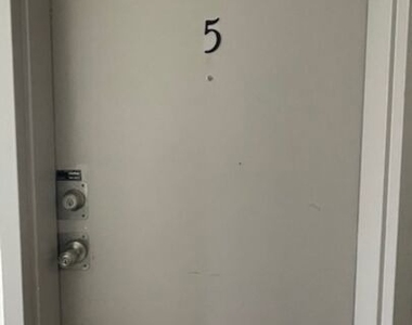 4826 Rosewood Avenue - Photo Thumbnail 2