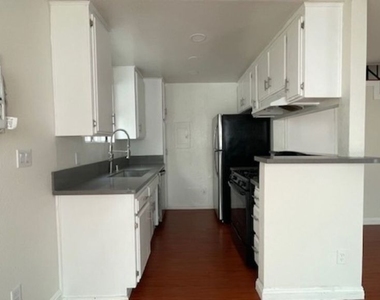 4826 Rosewood Avenue - Photo Thumbnail 7