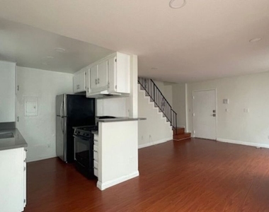 4826 Rosewood Avenue - Photo Thumbnail 6
