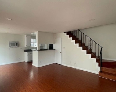 4826 Rosewood Avenue - Photo Thumbnail 4