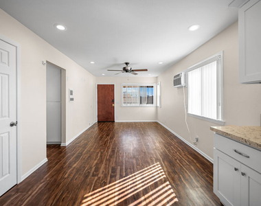 432 N Harvard Boulevard - Photo Thumbnail 3