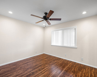 432 N Harvard Boulevard - Photo Thumbnail 12