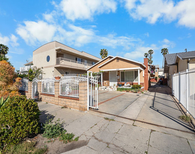432 N Harvard Boulevard - Photo Thumbnail 9