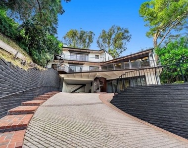 9305 Beverly Crest Drive - Photo Thumbnail 3