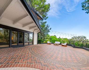 9305 Beverly Crest Drive - Photo Thumbnail 7