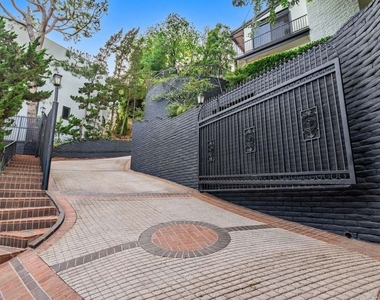 9305 Beverly Crest Drive - Photo Thumbnail 2
