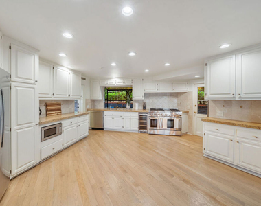 9305 Beverly Crest Drive - Photo Thumbnail 20