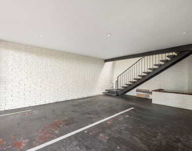 9305 Beverly Crest Drive - Photo Thumbnail 11