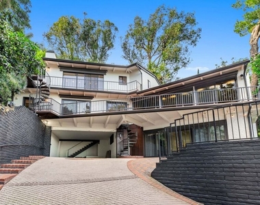 9305 Beverly Crest Drive - Photo Thumbnail 4