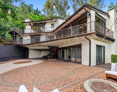 9305 Beverly Crest Drive - Photo Thumbnail 10