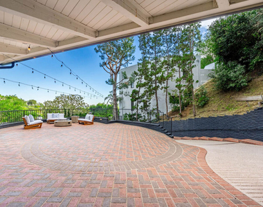 9305 Beverly Crest Drive - Photo Thumbnail 12