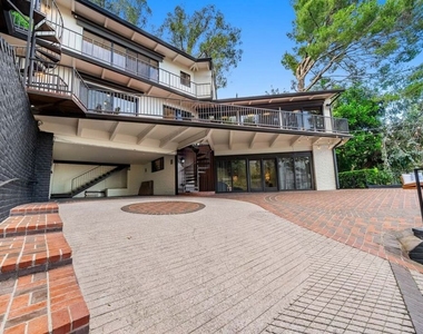9305 Beverly Crest Drive - Photo Thumbnail 6