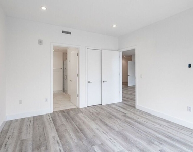 1237 S Holt Avenue - Photo Thumbnail 12