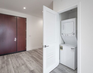 1237 S Holt Avenue - Photo Thumbnail 7