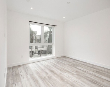 1237 S Holt Avenue - Photo Thumbnail 13