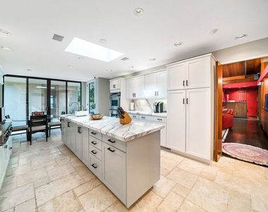 11508 Thurston Circle - Photo Thumbnail 15