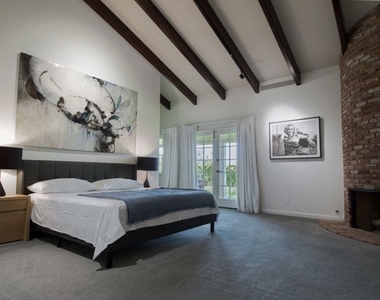 1121 N Beverly Drive - Photo Thumbnail 11