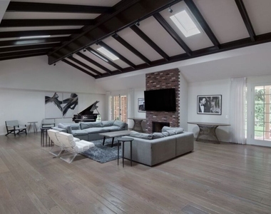 1121 N Beverly Drive - Photo Thumbnail 2