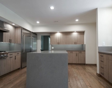 1121 N Beverly Drive - Photo Thumbnail 7